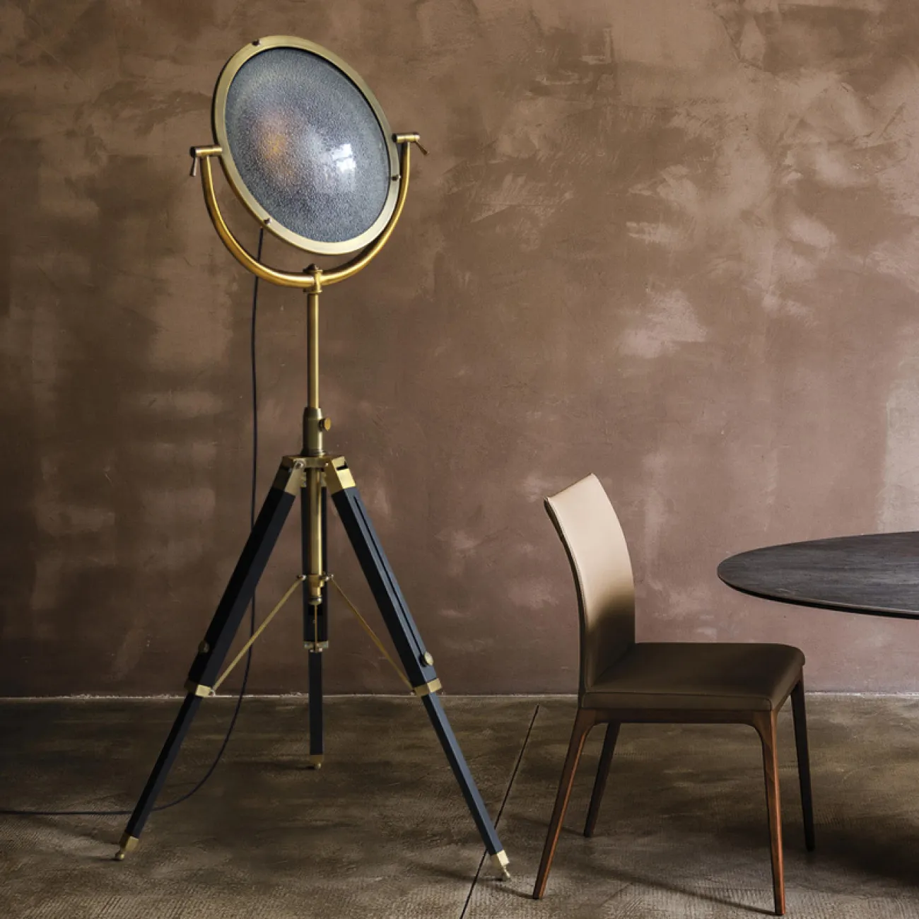 Торшер TRIPOD от ImperiumLoft Торшер TRIPOD от ImperiumLoft