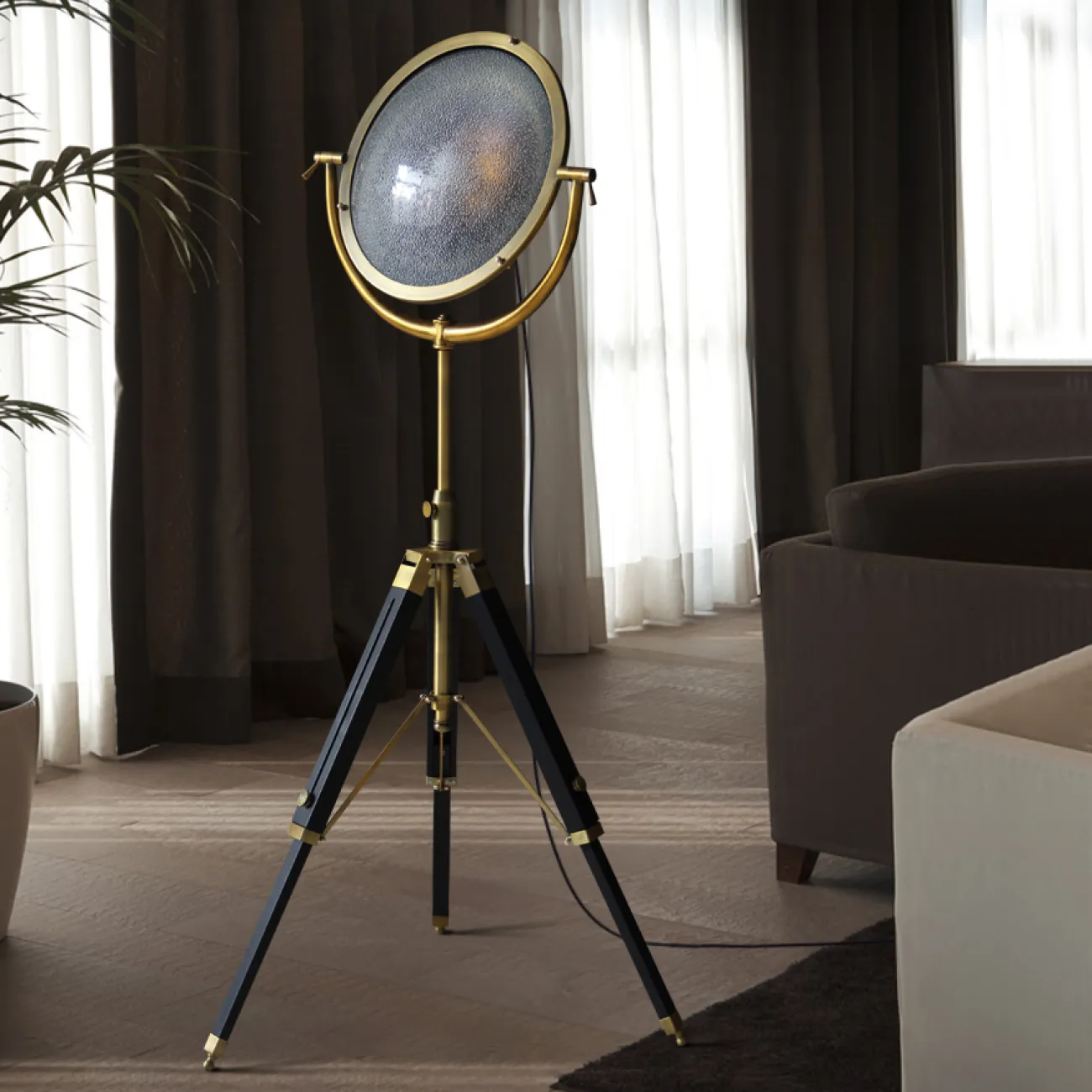Торшер TRIPOD от ImperiumLoft Торшер TRIPOD от ImperiumLoft