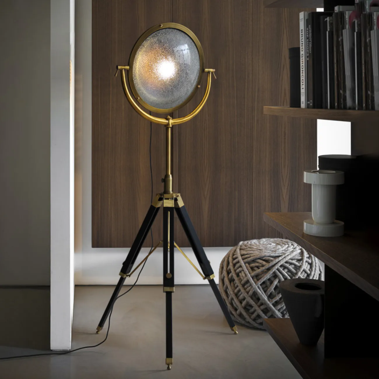 Торшер TRIPOD от ImperiumLoft Торшер TRIPOD от ImperiumLoft