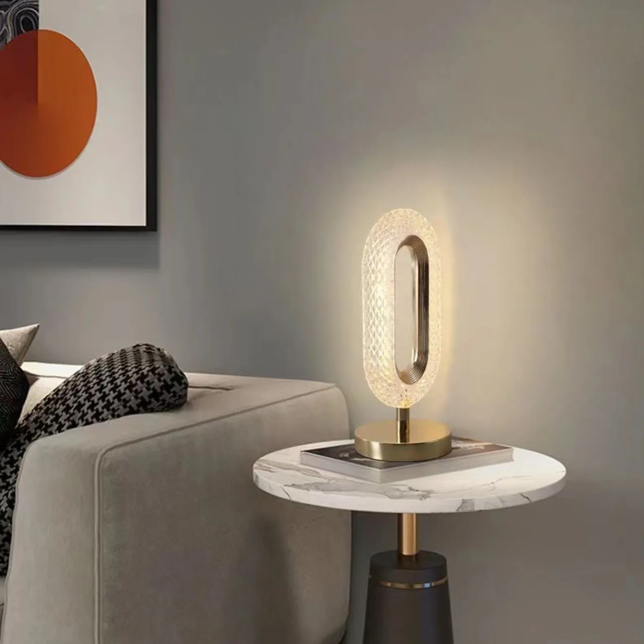 Светодиодная настольная лампа с кольцевидным плафоном с панцирной поверхностью KEZIA TAB