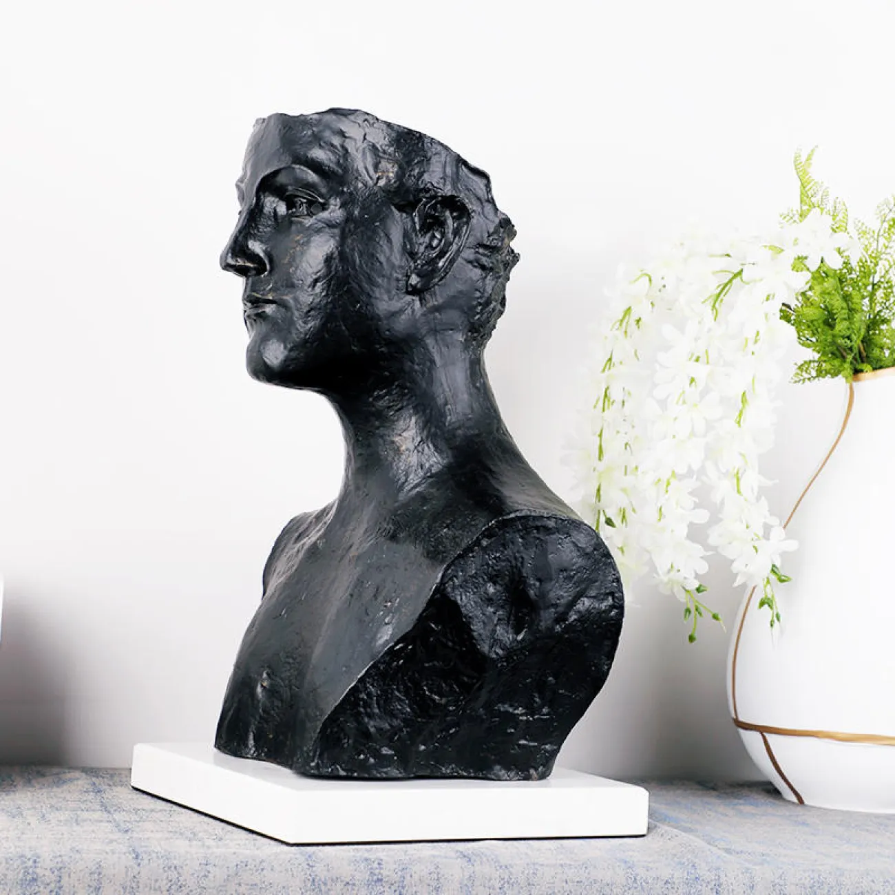 Дизайнерская скульптура женщины LaLume-SKT00138 