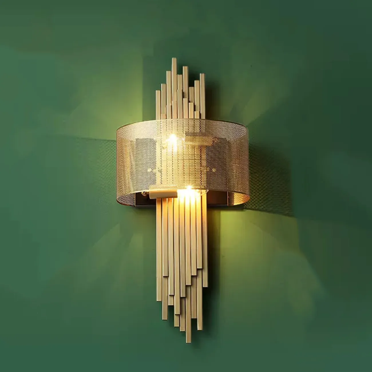 Настенный светильник с сетчатым плафоном и трубчатым креплением STEFINA Настенный светильник с сетчатым плафоном и трубчатым креплением STEFINA