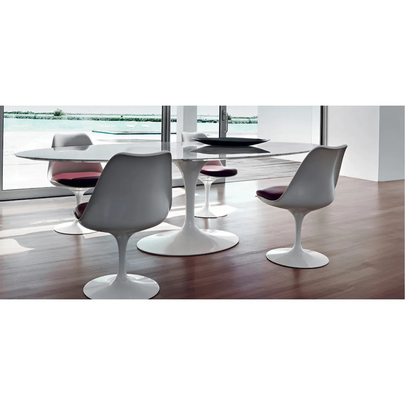 Стол Tulip Round designed by Eero Saarinen in 1956 от LaLume