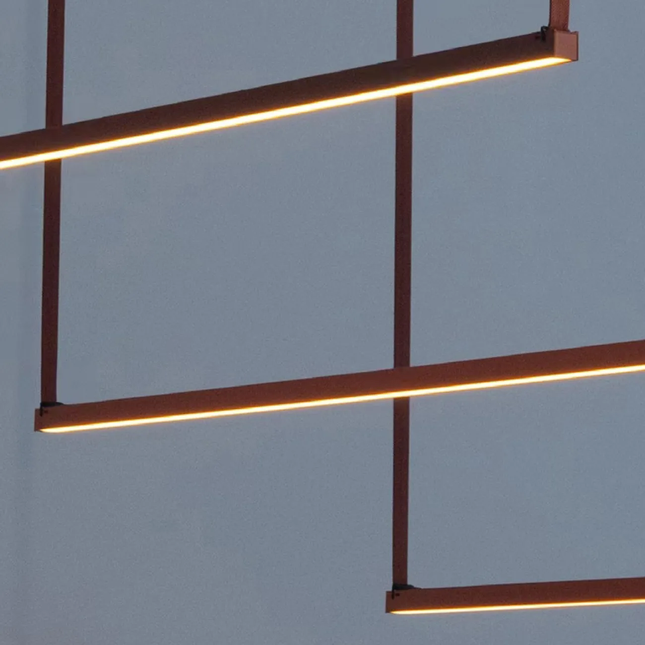 Готовая комбинация подвесных светодиодных светильников c тремя прямоугольными рейками на красном тросе ERAGON 4000К