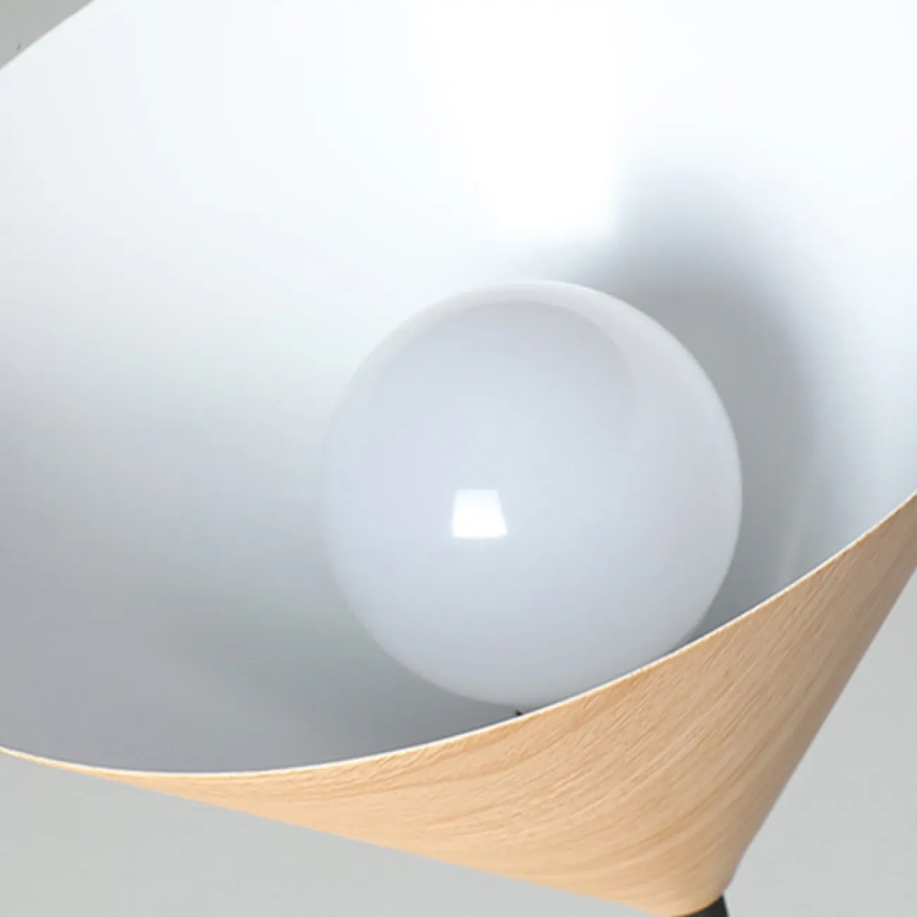 Готовая комбинация подвесных светильников с коническими плафонами с лаковым покрытием под темное и светлое дерево NOOMI TRIO L80 Light brown