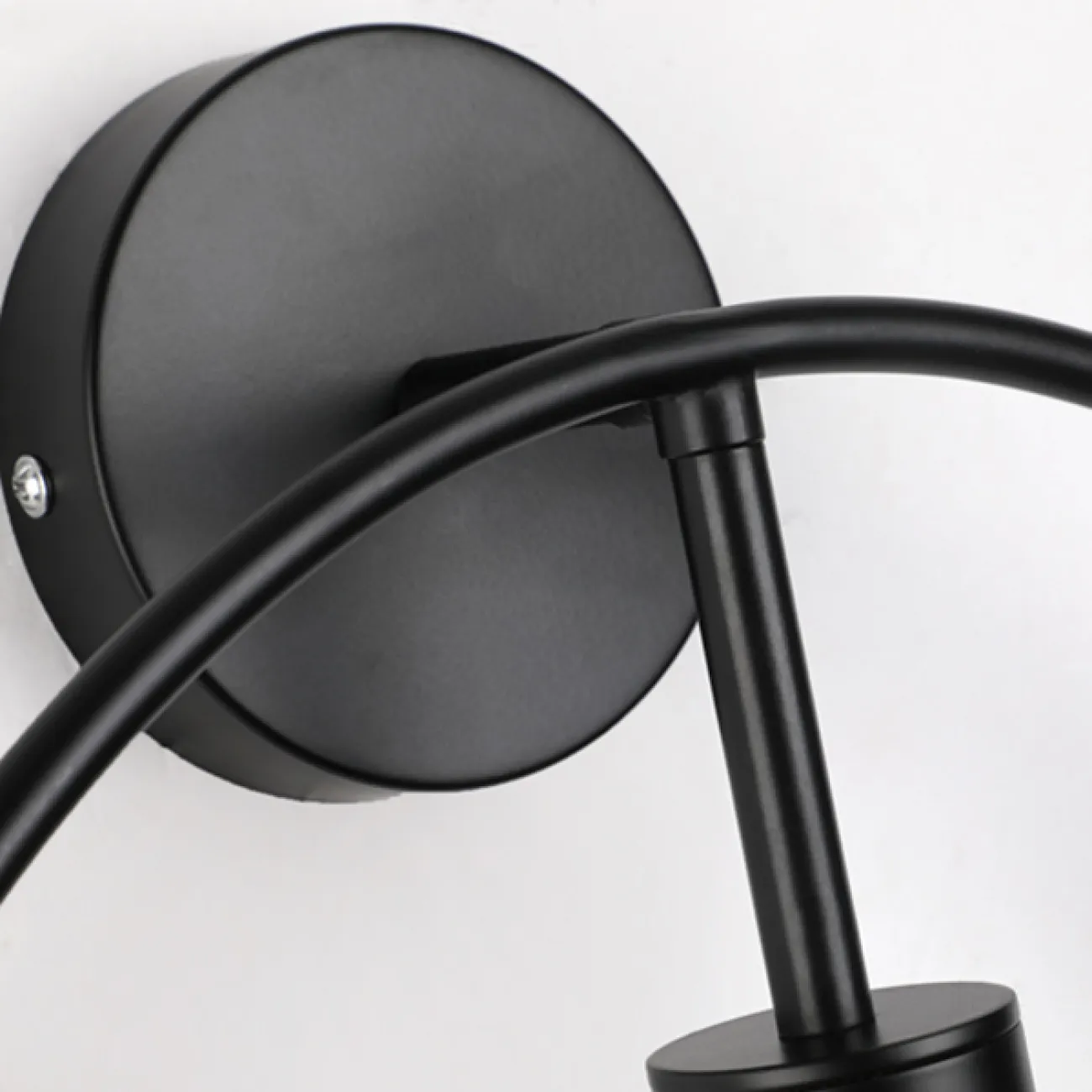 Серия настенных светильников с цилиндрическим плафоном на кольцевом каркасе с круглым креплением VELMA D35 Black Gold