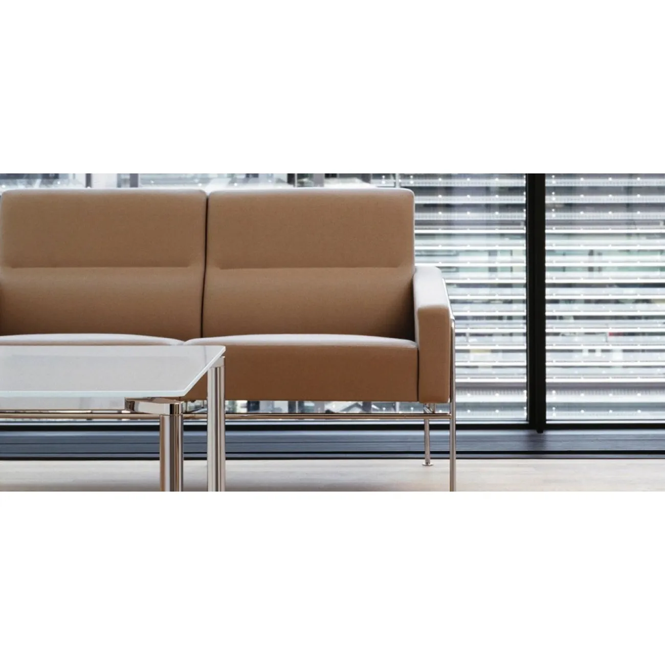 Диван 3300 series 3 seater designed by Arne Jacobsen		 in 1958 от LaLume