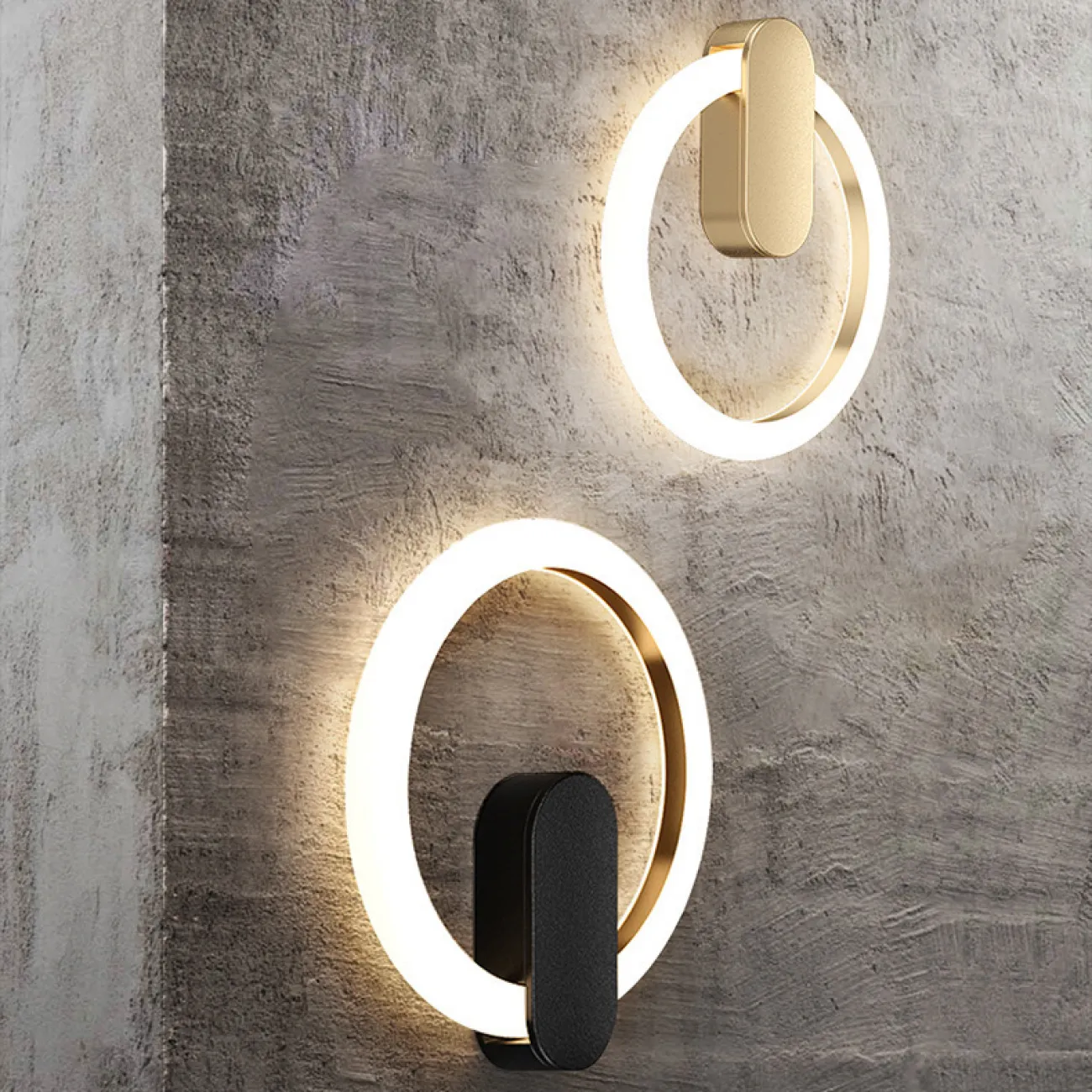 Серия настенных светодиодных светильников с отделкой в цвете латунь по внутреннему контуру кольцевидного плафона GINA WALL D40 Brass Трехцветный свет