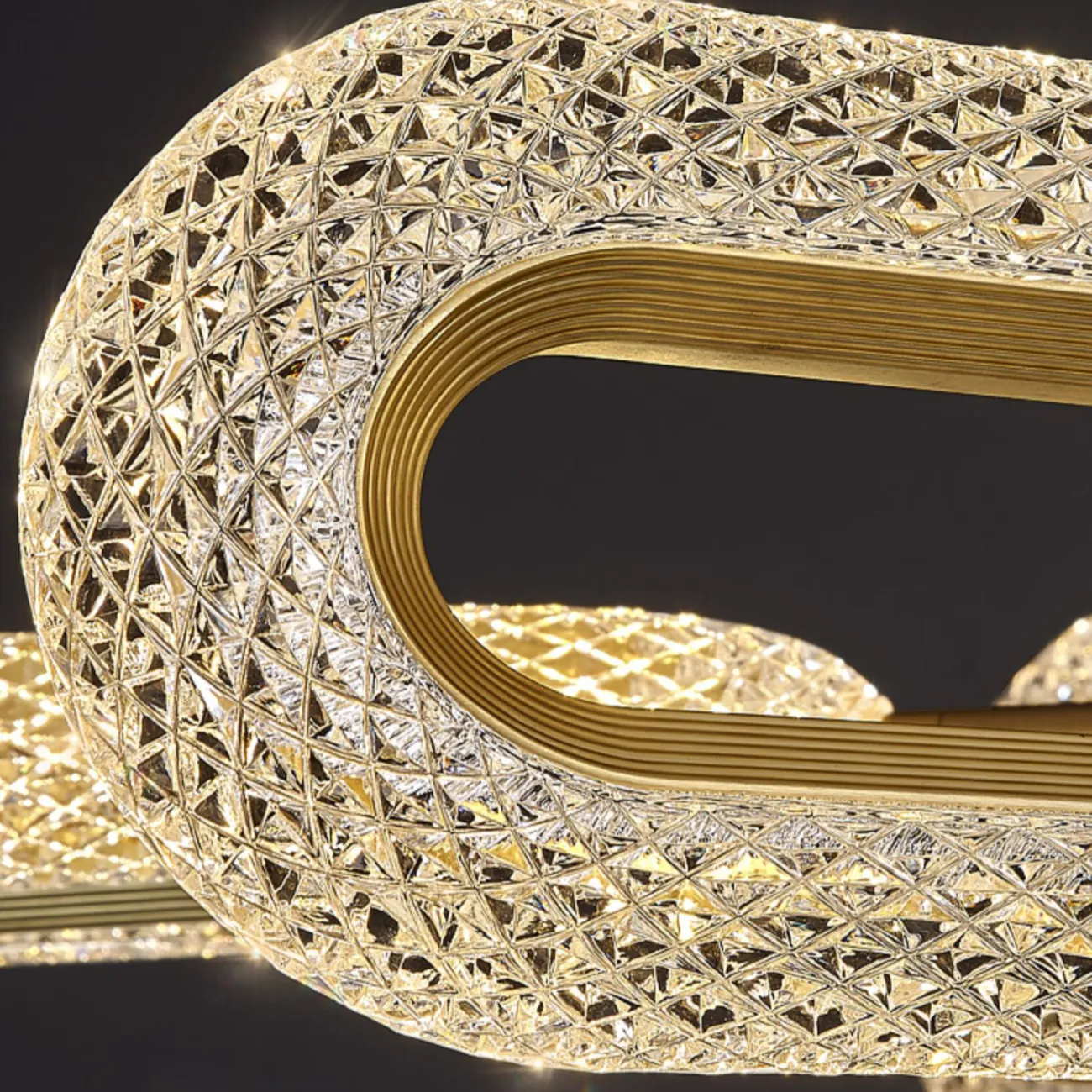 Серия настенных светодиодных светильников с кольцевидными плафонами с панцирной поверхностью KEZIA B WALL L1