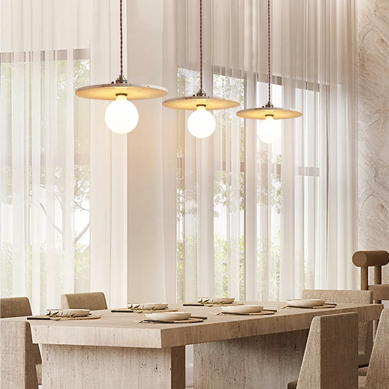 Готовая комбинация подвесных светильников с тремя дискообразными абажурами из камня травертин OSSIAN TRIO A