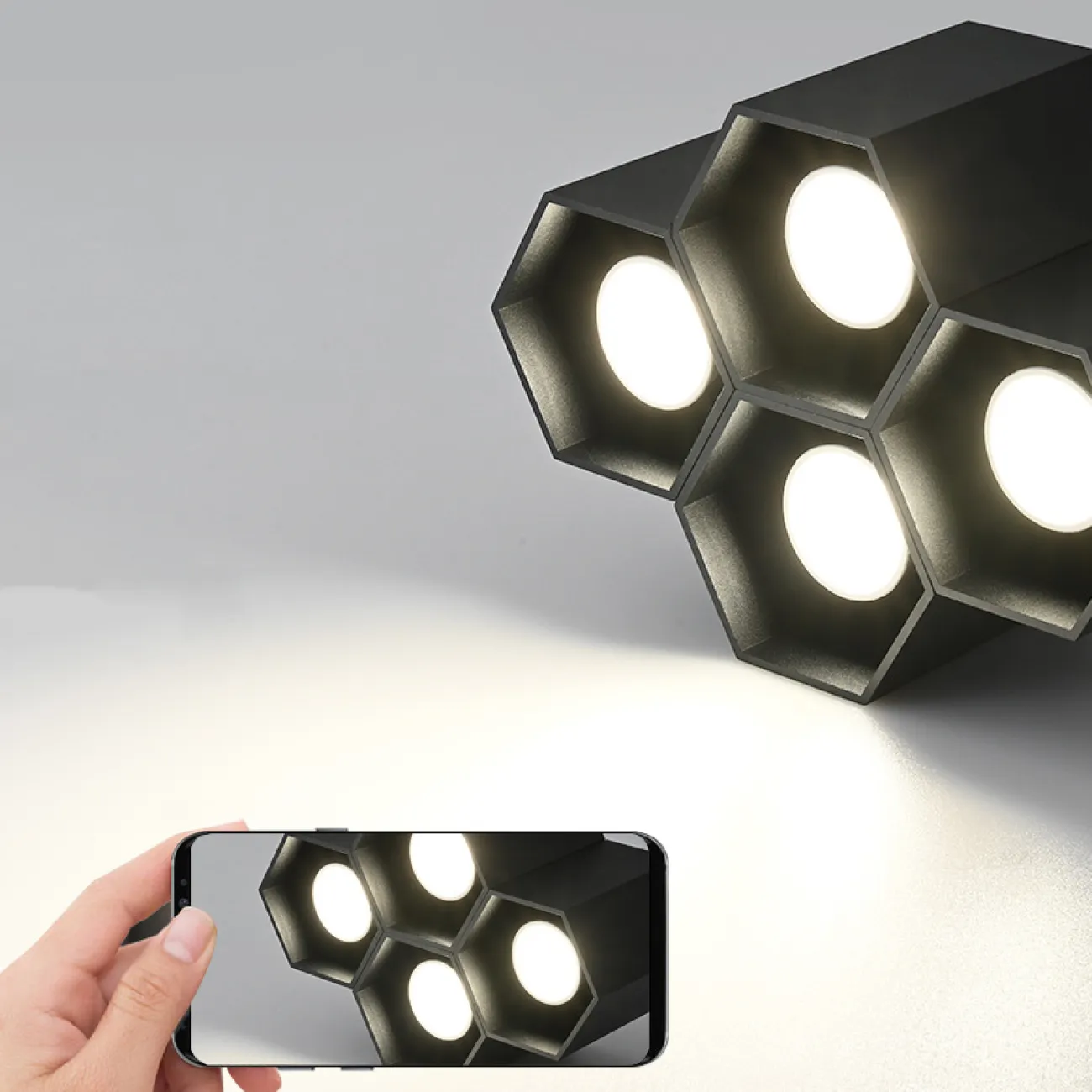 Серия точечных светодиодных светильников с металлическими плафонами в форме шестигранников  CONSOLE L2 White 6000К 15W