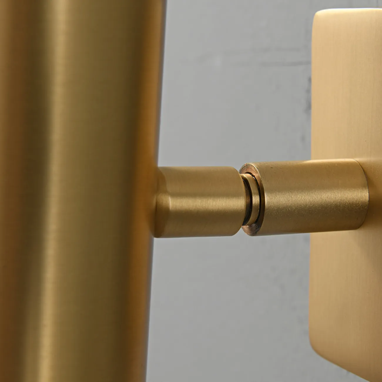 Настенный светодиодный светильник с поворотным цилиндрическим плафоном на прямоугольном основании ACE Трехцветный свет