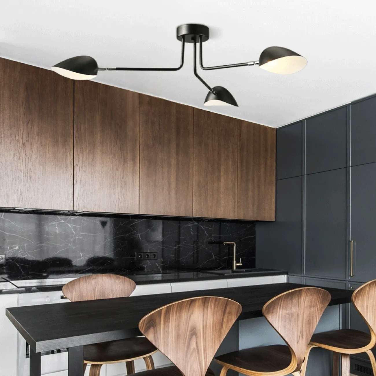 Потолочная люстра в скандинавском стиле с регулировкой наклона плафонов