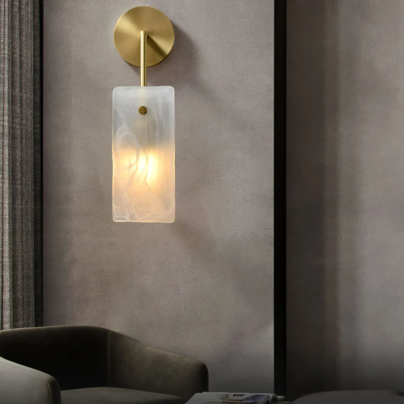 Настенный светильник с прямоугольным рассеивателем из стекла с морозным эффектом на угловом кроншейне HELMAR WALL