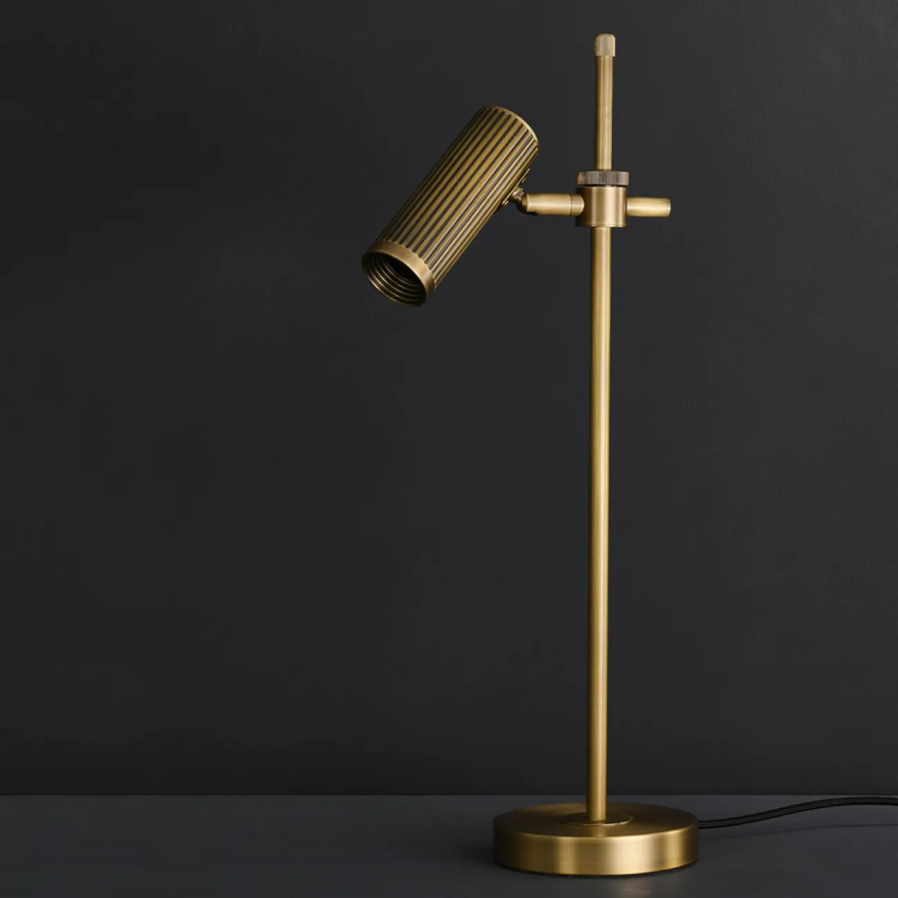 Настольная лампа TRIGGER TAB от ImperiumLoft