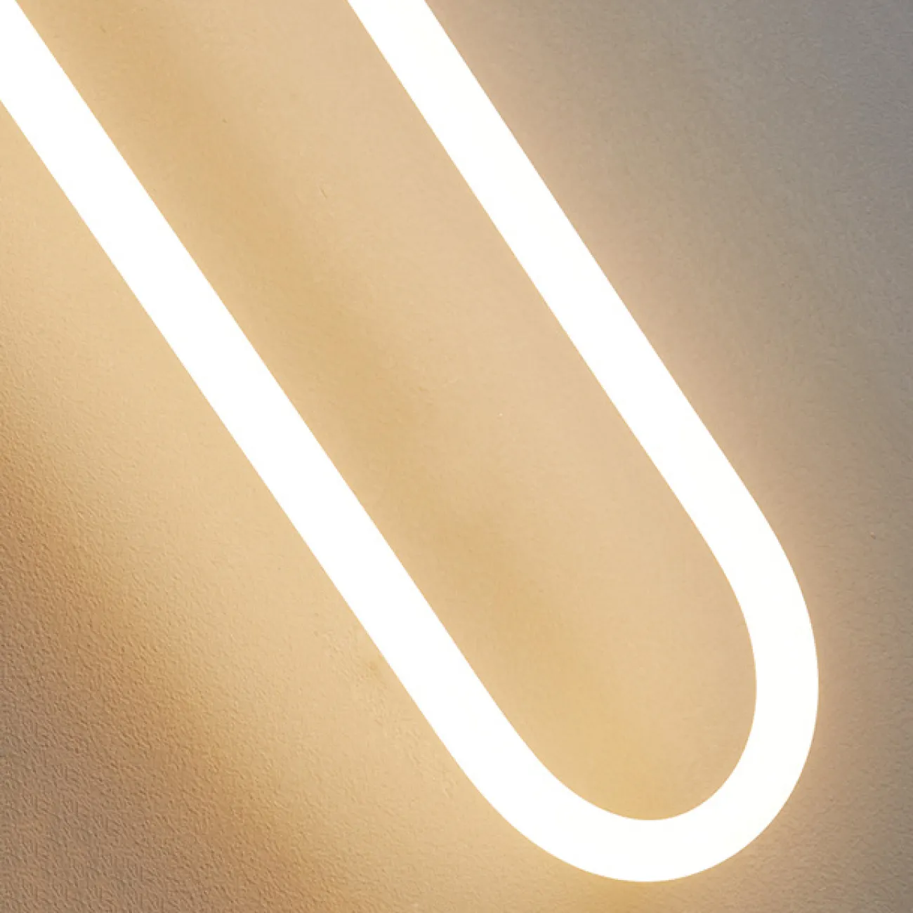 Серия настенных светодиодных светильников с закольцованным трубчатым корпусом на круглом креплении GABI WALL H45 Black