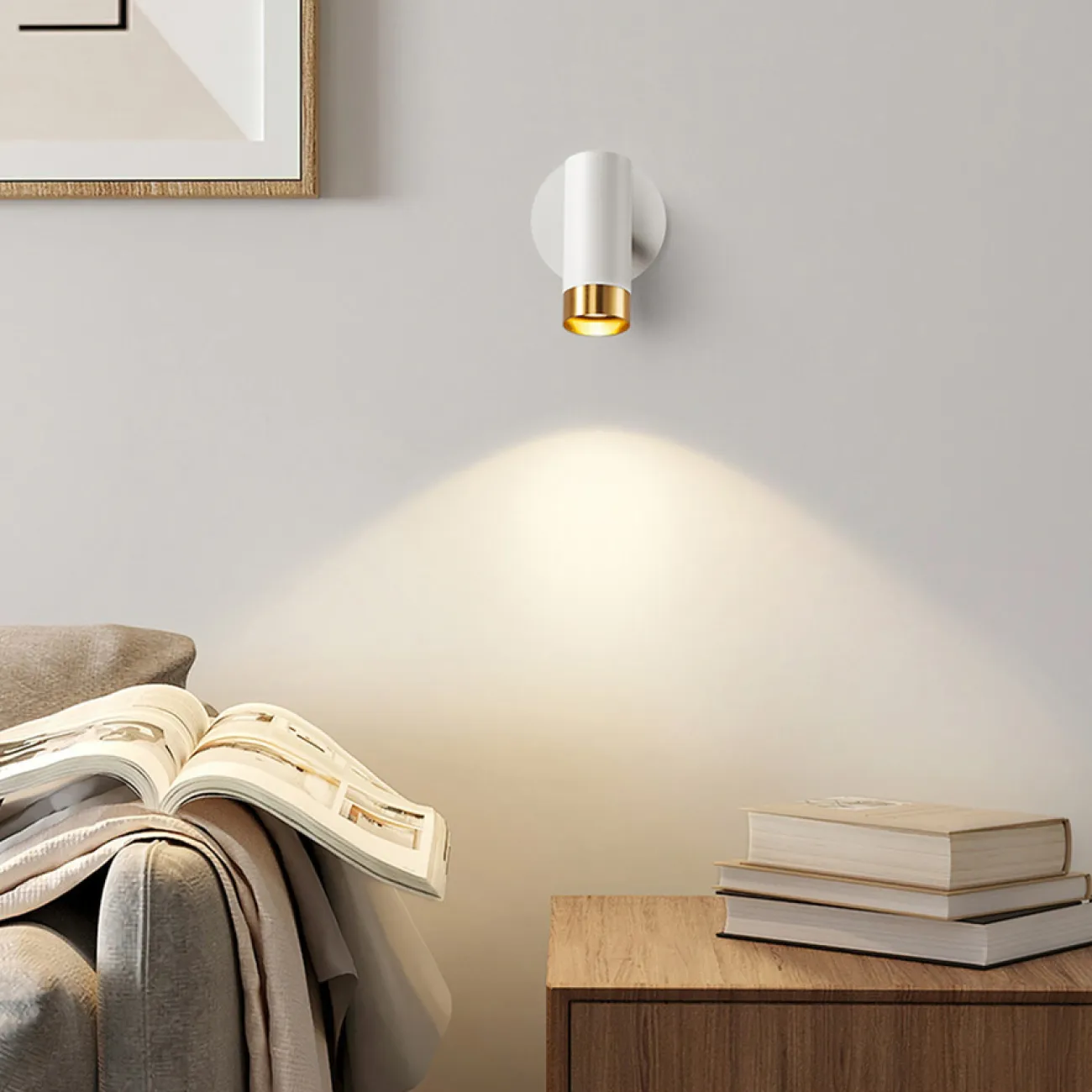 Серия настенных светильников с цилиндрическими плафонами с отделкой оттенка латунь на кронштейне с круглым креплением GET Black