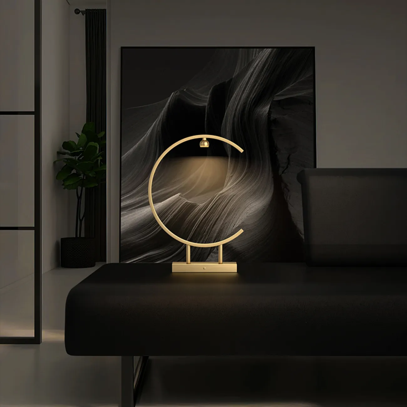 Серия настольных ламп с точечным источником на латунным корпусе в виде замкнутого и разомкнутого колец GERTON A D35 Серия настольных ламп с точечным источником на латунным корпусе в виде замкнутого и разомкнутого колец GERTON A D35