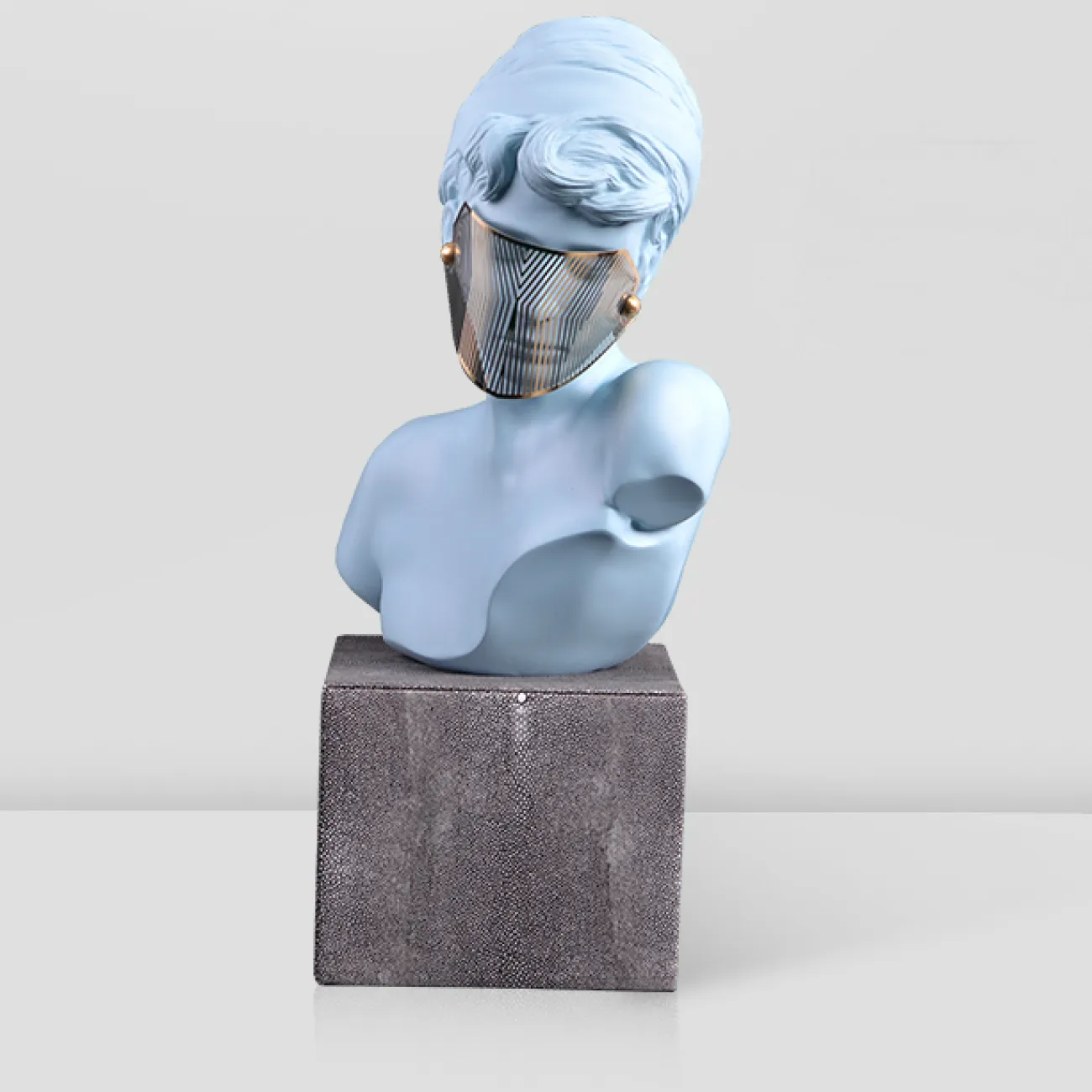 Дизайнерская скульптура женщины LaLume-SKT00109