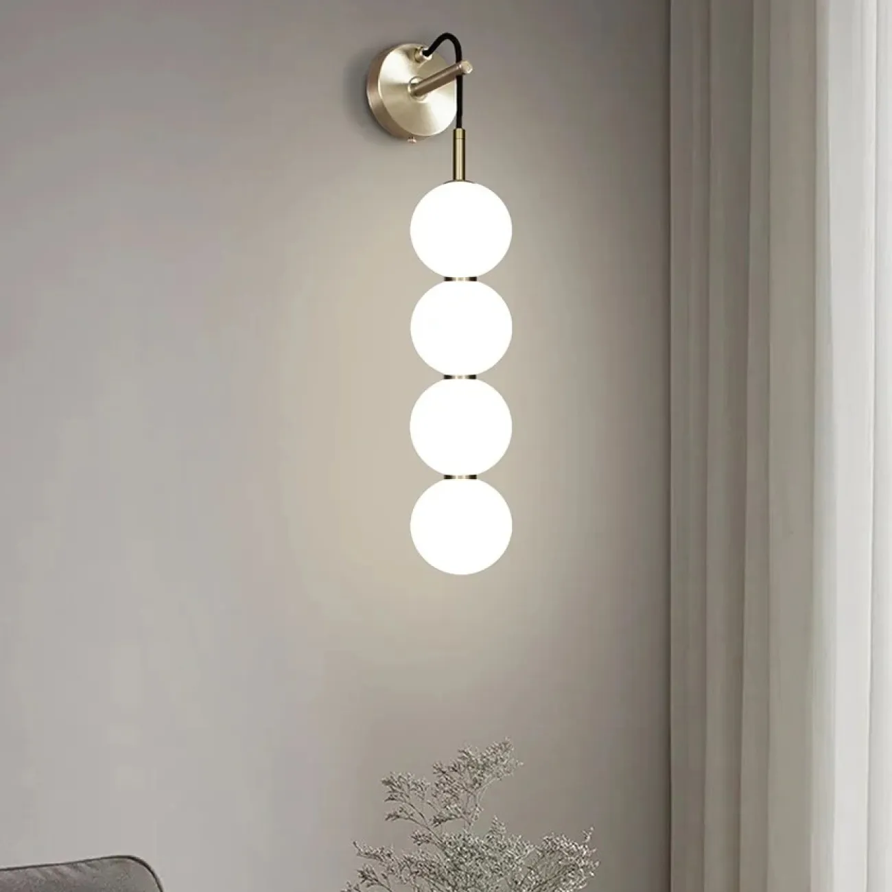 Серия настенных светодиодных светильников с белым шарообразными плафонами из стекла ROCCO W L6 Серия настенных светодиодных светильников с белым шарообразными плафонами из стекла ROCCO W L6