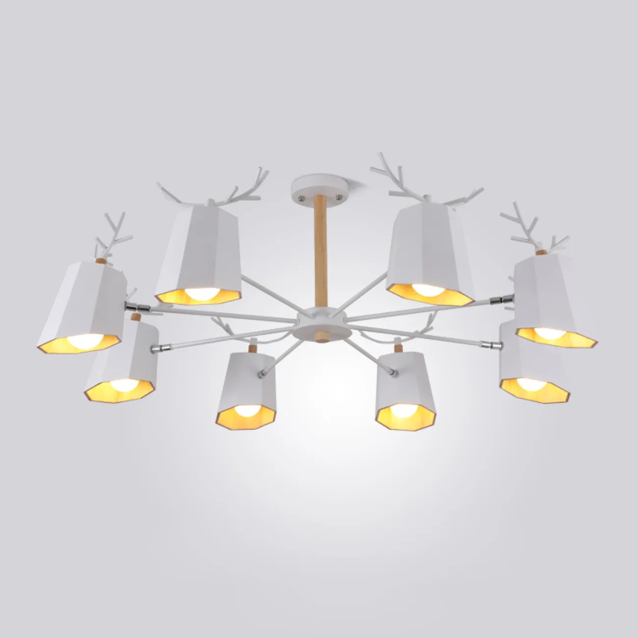 Деревянная люстра в скандинавском стиле с оленьими рожками