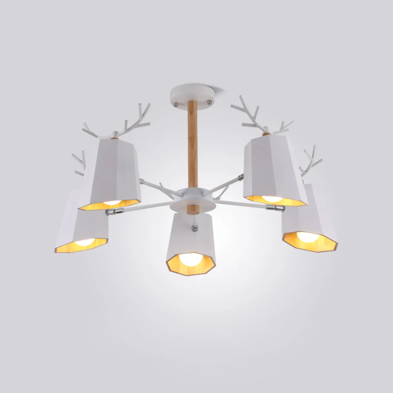 Деревянная люстра в скандинавском стиле с оленьими рожками
