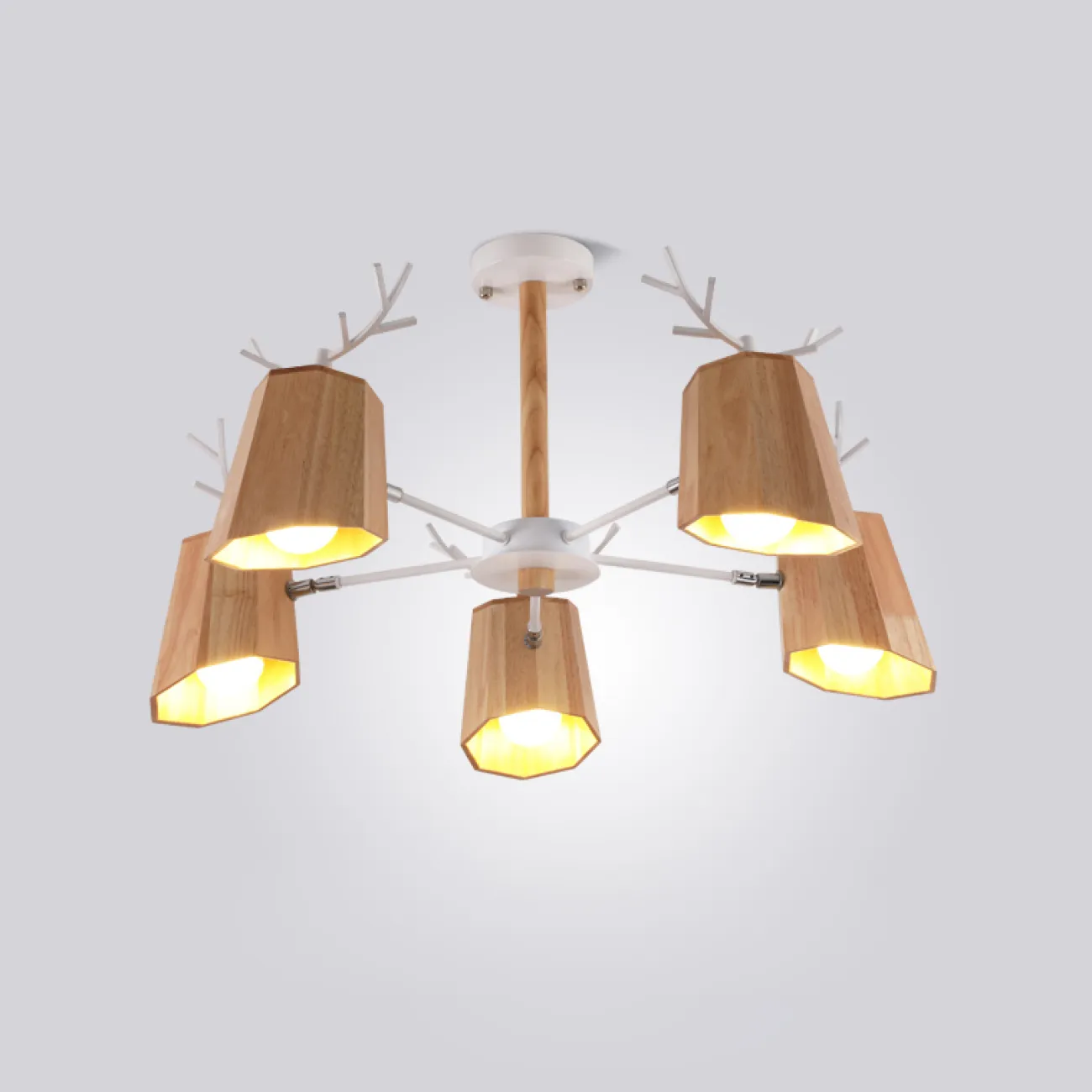Деревянная люстра в скандинавском стиле с оленьими рожками