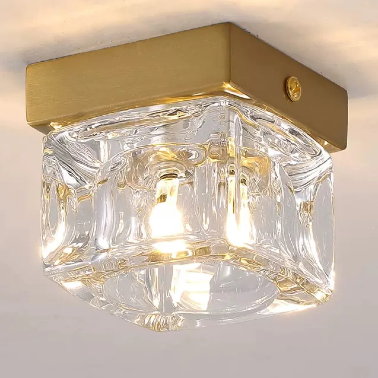 Накладной светодиодный светильник с хрустальным плафоном в форме кубического слитка  LOA L10