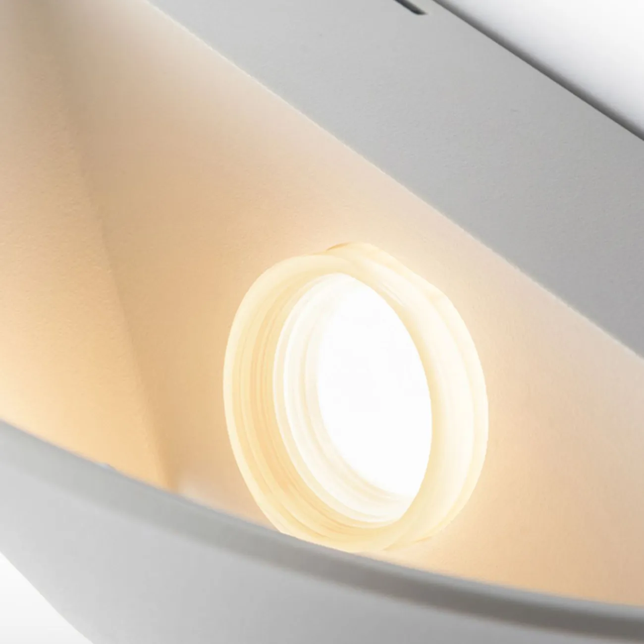 Серия светодиодных бра в минималистичном стиле в виде чаши конусообразной формы PITT White 3000К Серия светодиодных бра в минималистичном стиле в виде чаши конусообразной формы PITT White 3000К