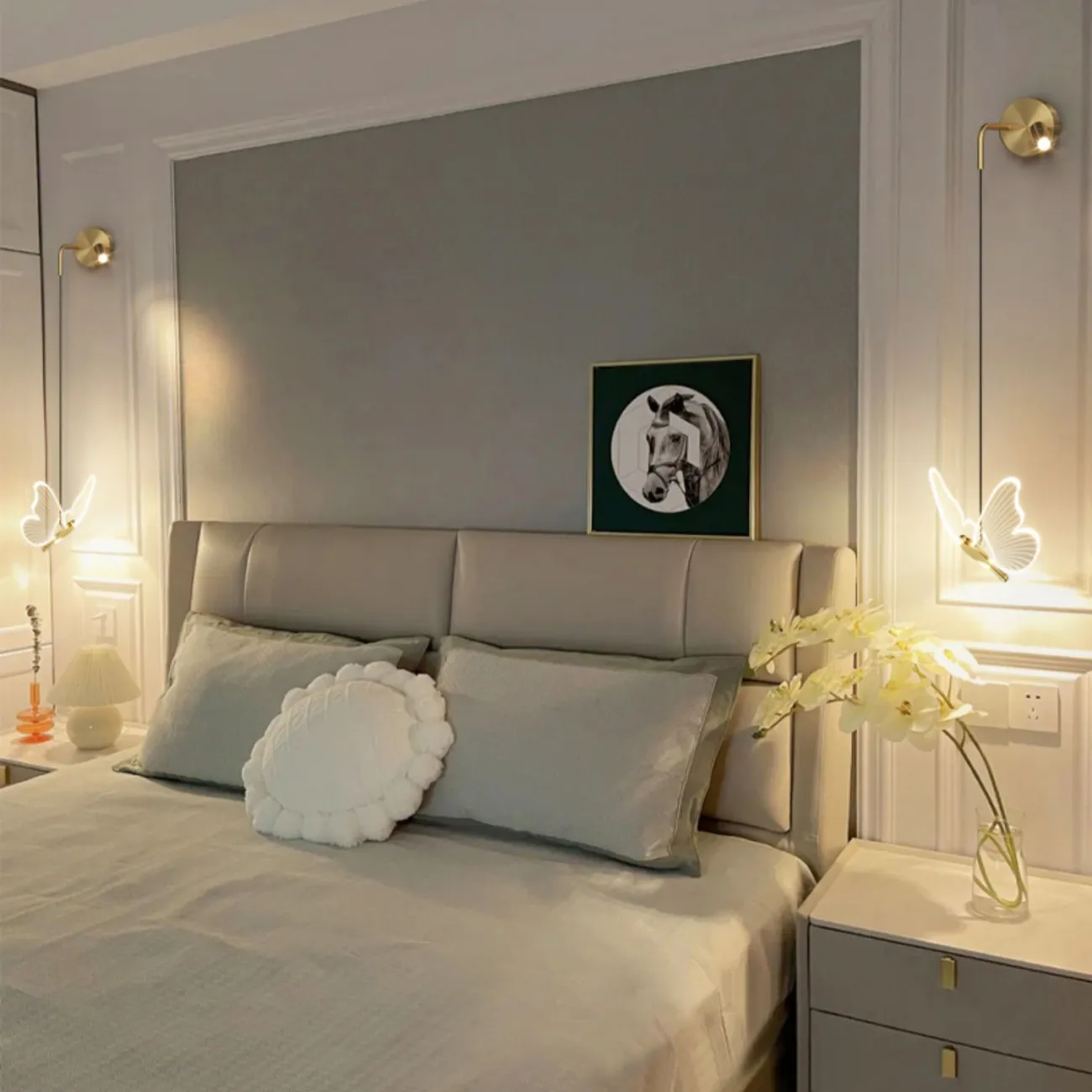 Серия светодиодных симметричных бра с подвесными плафонами, стилизованными под бабочек со светящимися крыльями BABETTA WALL D Left Трехцветный свет Серия светодиодных симметричных бра с подвесными плафонами, стилизованными под бабочек со светящимися крыльями BABETTA WALL D Left Трехцветный свет