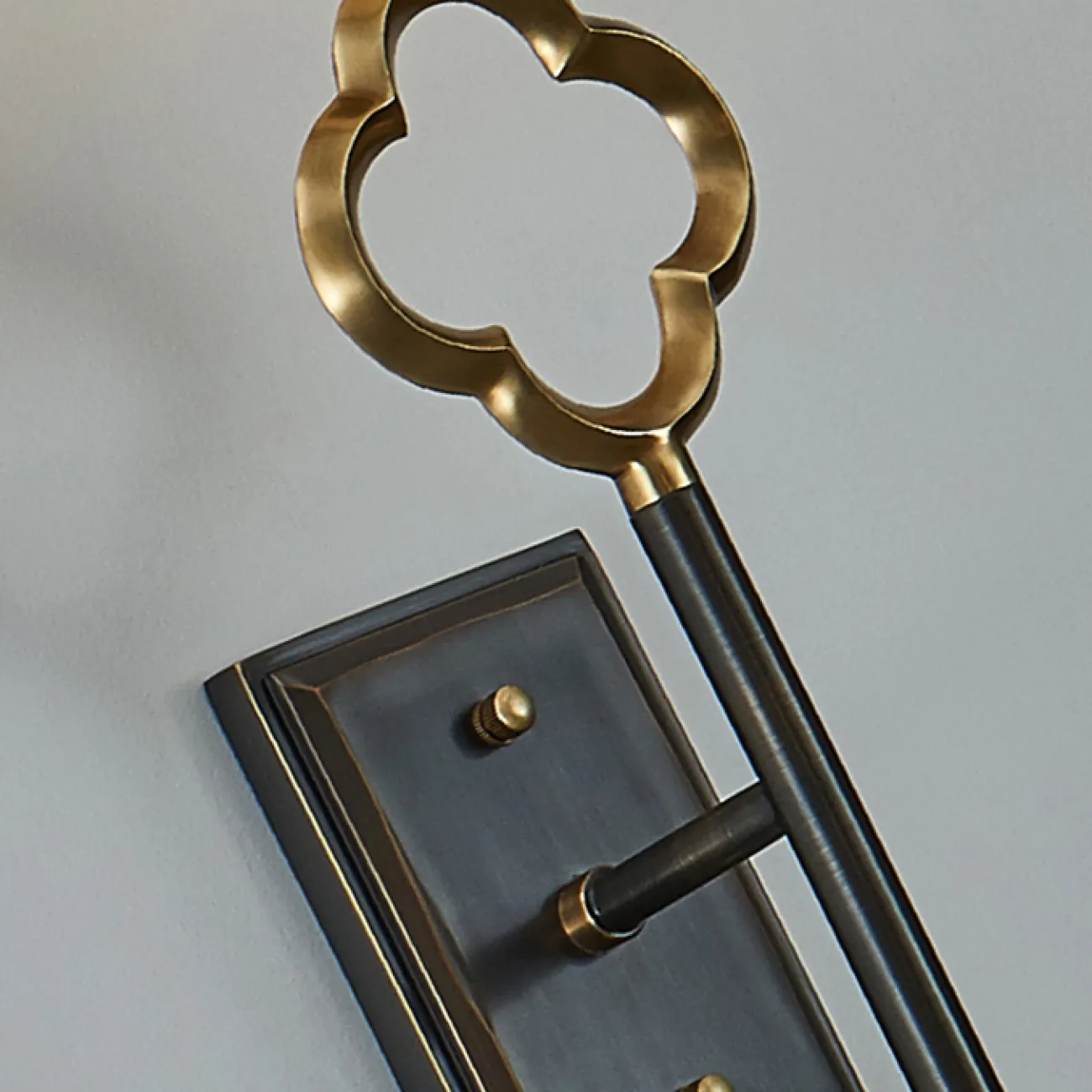 Настенный светильник со стеклянным цилиндрическим плафоном на рожке в азиатском стиле JETRO