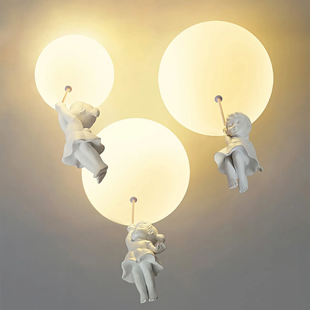 Серия потолочных светильников для детской комнаты Девочка на шаре ALICA B D30