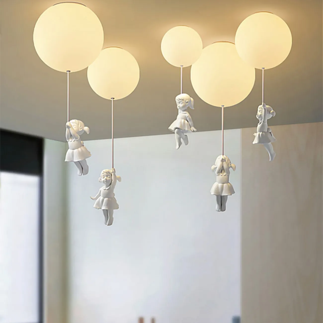 Серия потолочных светильников для детской комнаты Девочка на шаре ALICA B D30