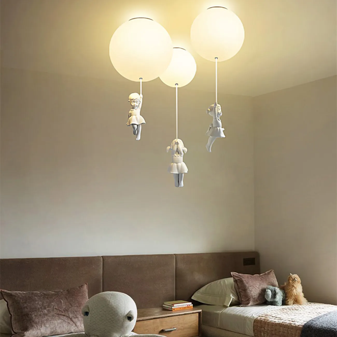 Серия потолочных светильников для детской комнаты Девочка на шаре ALICA B D30