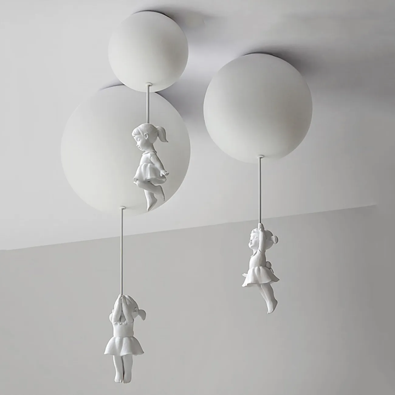 Серия потолочных светильников для детской комнаты Девочка на шаре ALICA B D30