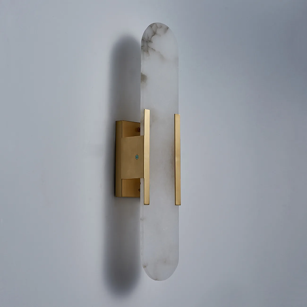 Настенный светильник с мраморным плафоном вытянутой цилиндрической формы THEME WALL H50