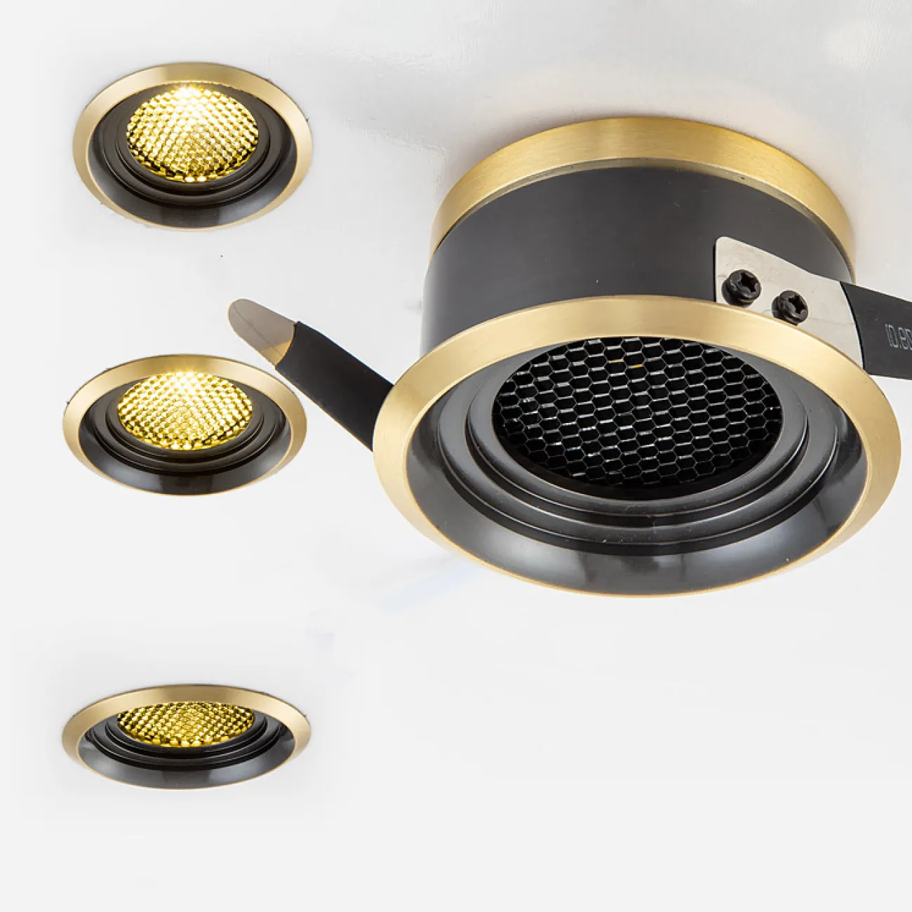 Точечный светильник BIO Brass 3W Трехцветный свет от ImperiumLoft