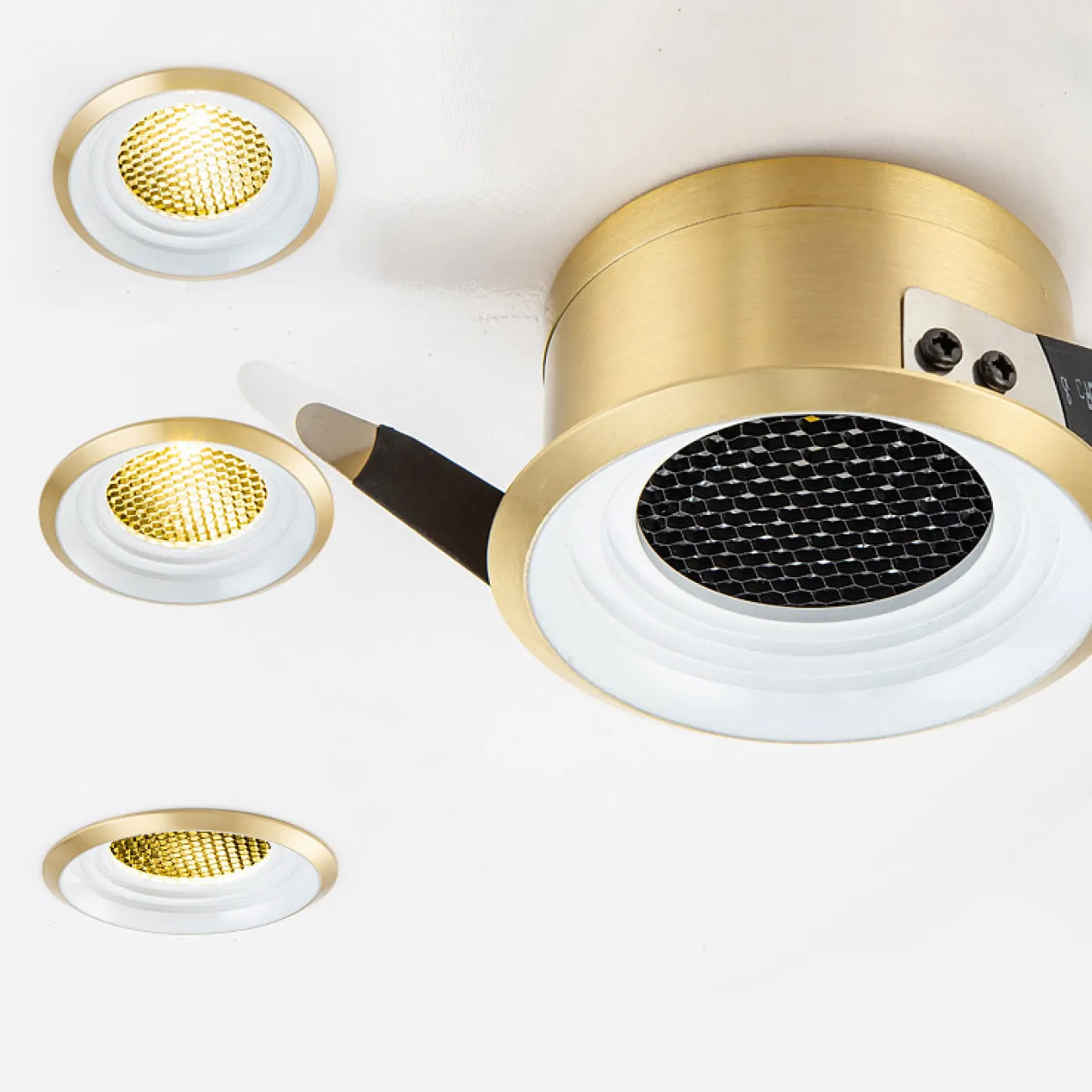 Точечный светильник BIO Brass 3W Трехцветный свет от ImperiumLoft