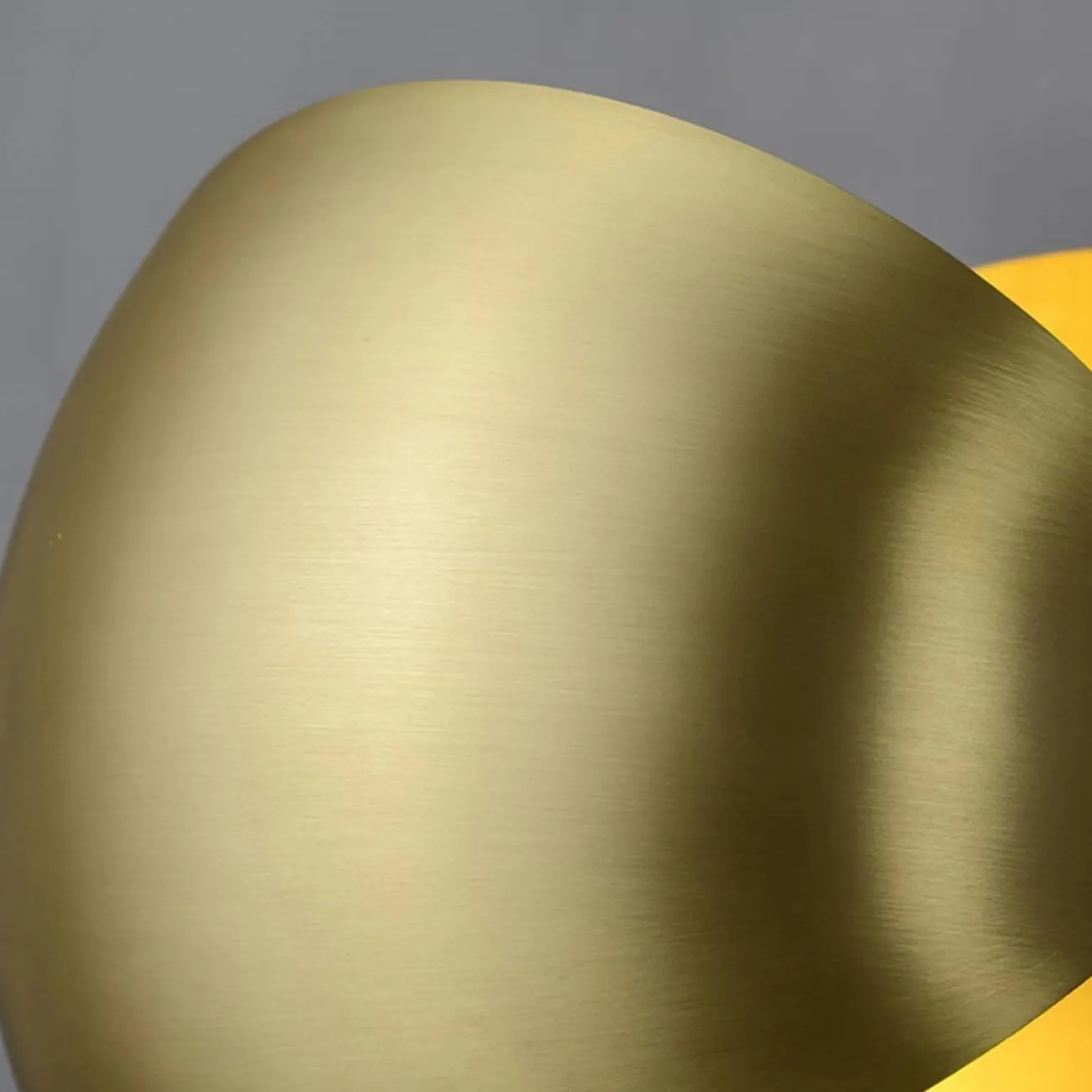 Настенный светильник с металлическим рассеивателем из двух скреплённых шаровидных сегментов ZETA WALL