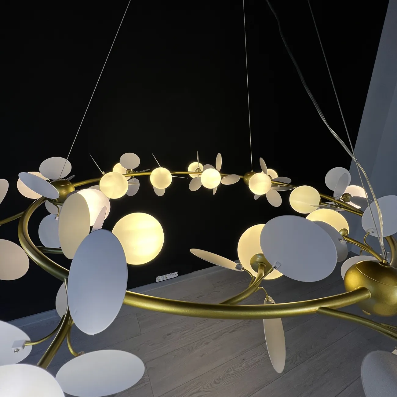 Кольцевая люстра MATISSE R SELF D130 от ImperiumLoft Кольцевая люстра MATISSE R SELF D130 от ImperiumLoft