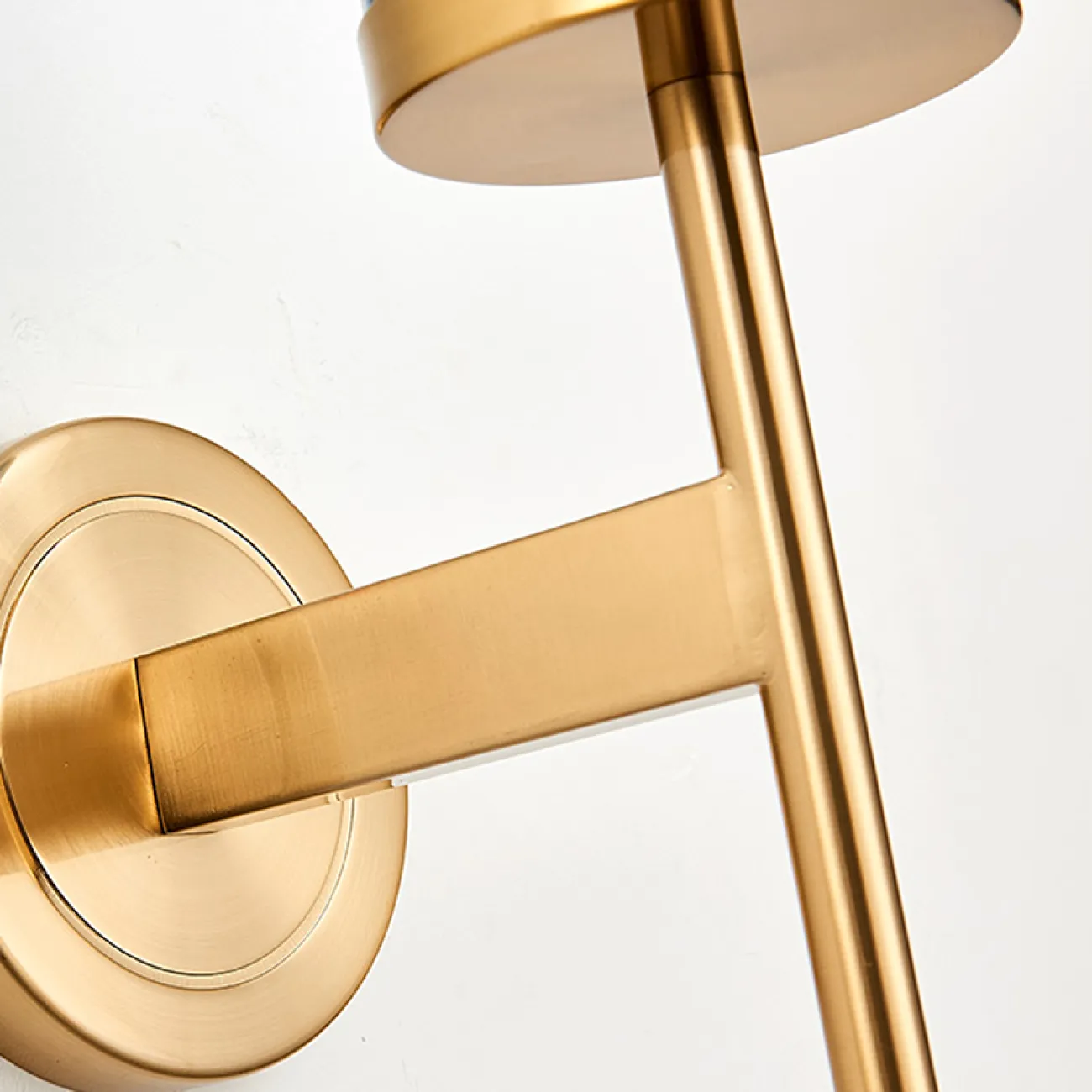 Настенный светильник бра в стиле модерн