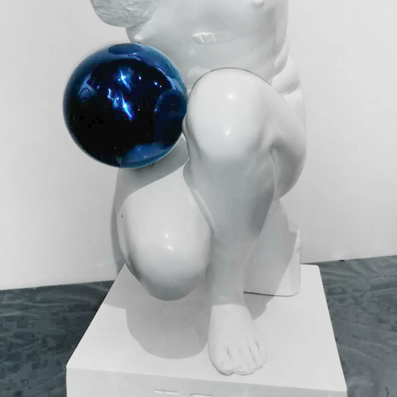 Дизайнерская скульптура фигура женщины LaLume-SKT00132