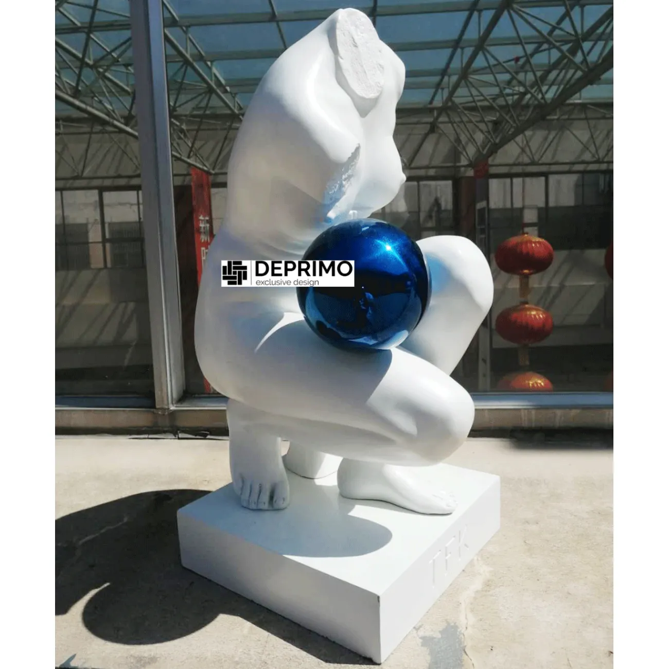 Дизайнерская скульптура фигура женщины LaLume-SKT00132