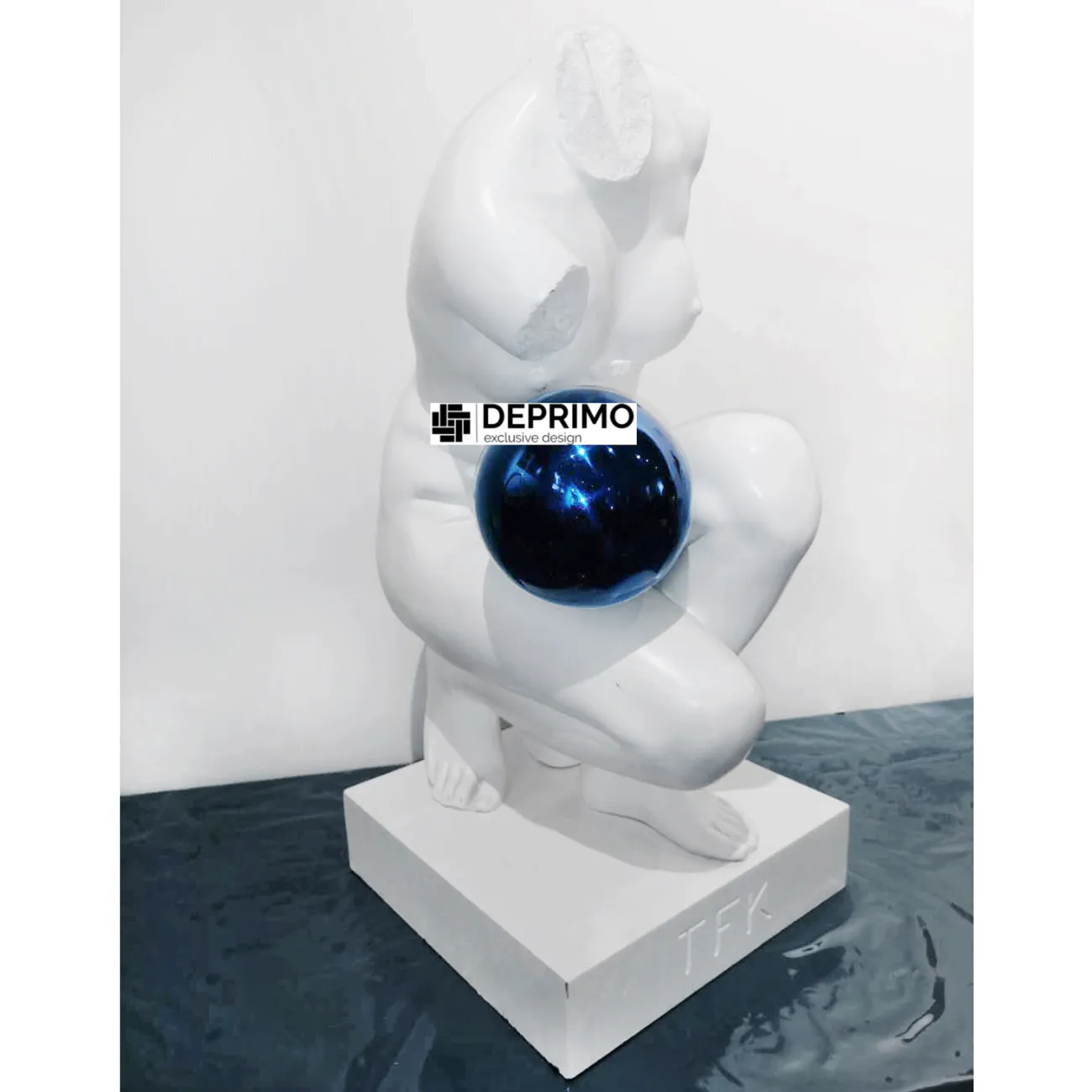 Дизайнерская скульптура фигура женщины LaLume-SKT00132