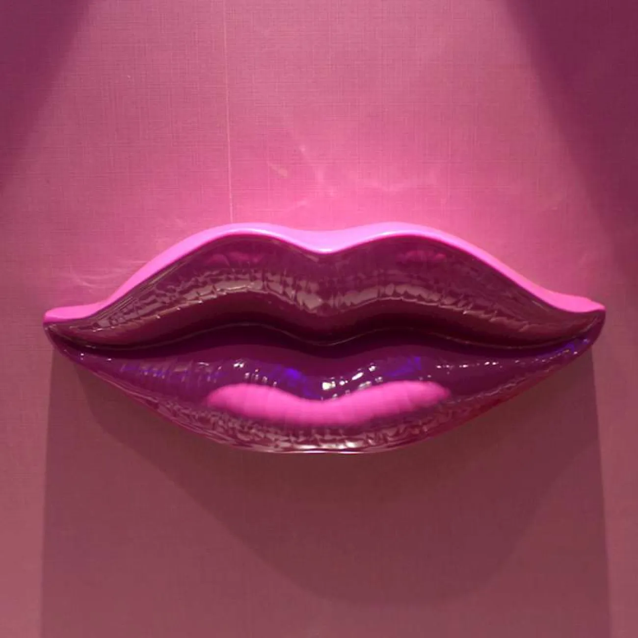 Настенный декор LIPS wall accessory от LaLume