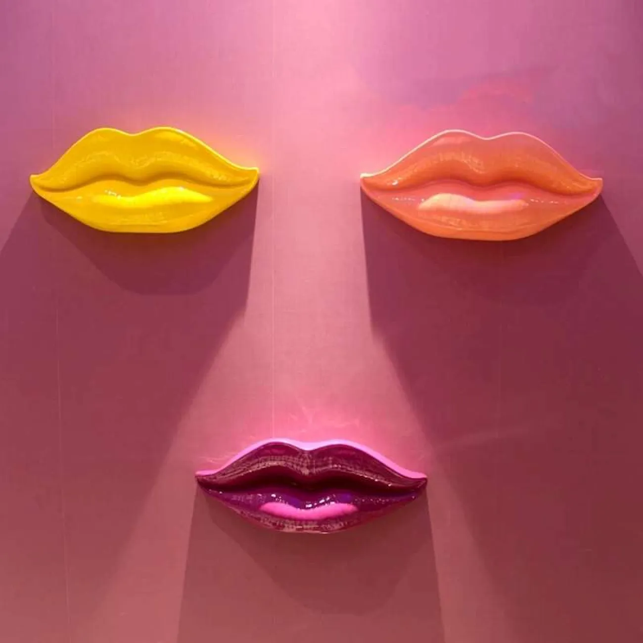 Настенный декор LIPS wall accessory от LaLume