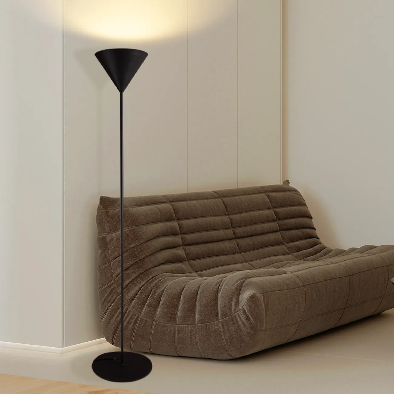 Серия напольных светильников с металлическим плафоном форме перевернутого конуса FELIX Black