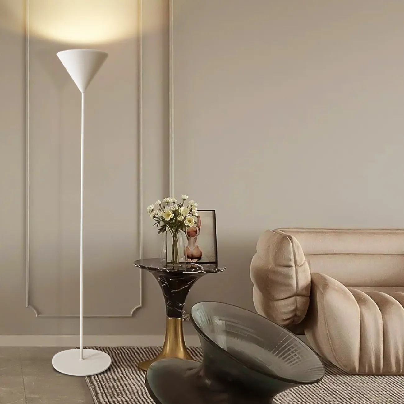 Серия напольных светильников с металлическим плафоном форме перевернутого конуса FELIX Black