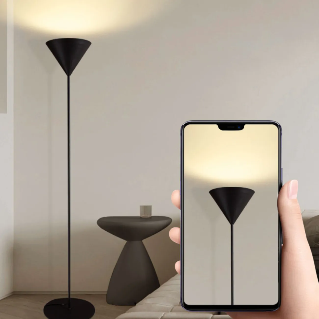 Серия напольных светильников с металлическим плафоном форме перевернутого конуса FELIX Black