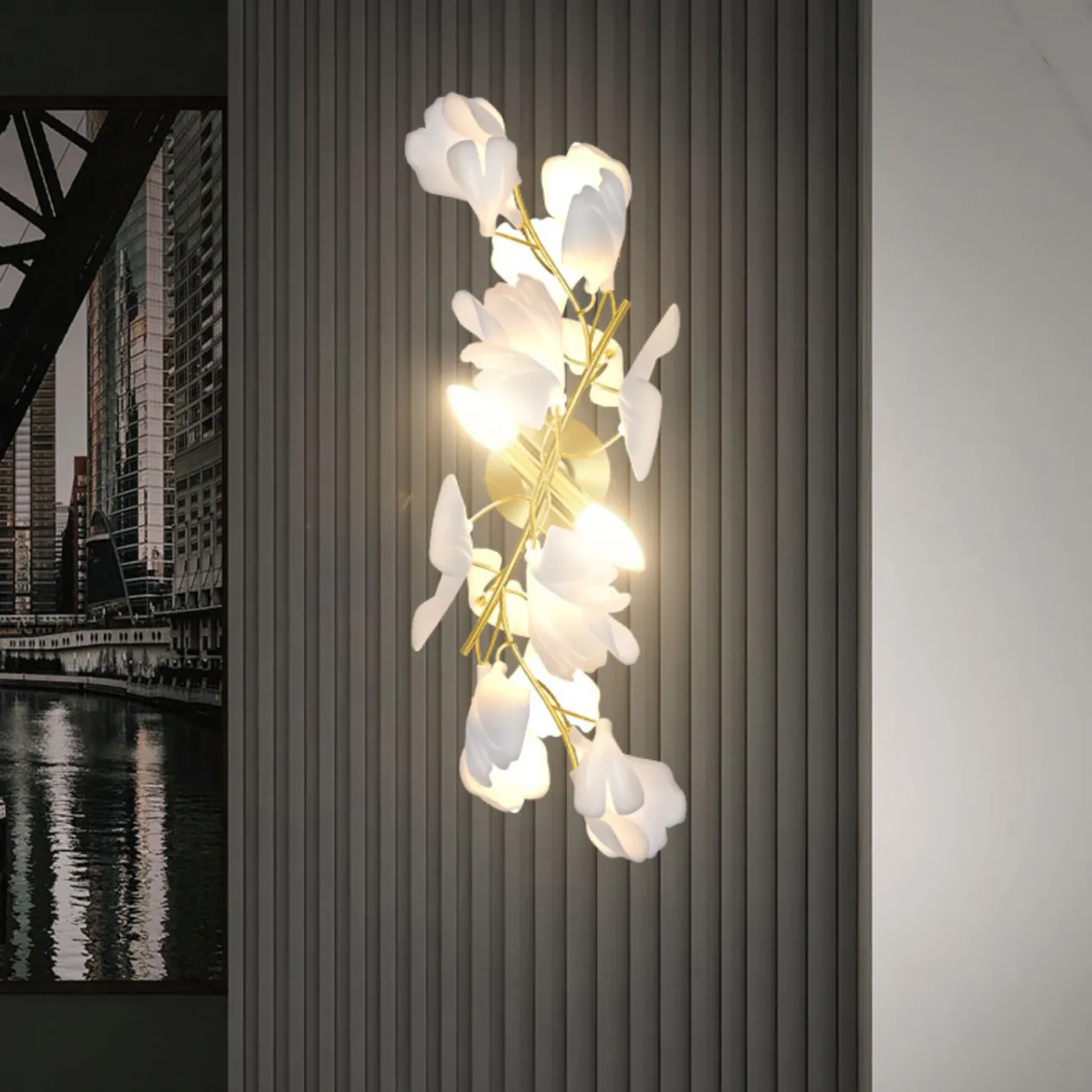 Серия настенных светильников на ветвистом каркасе с белыми рассеивателями, имитирующими листья гинкго JULIETTA WALL L2